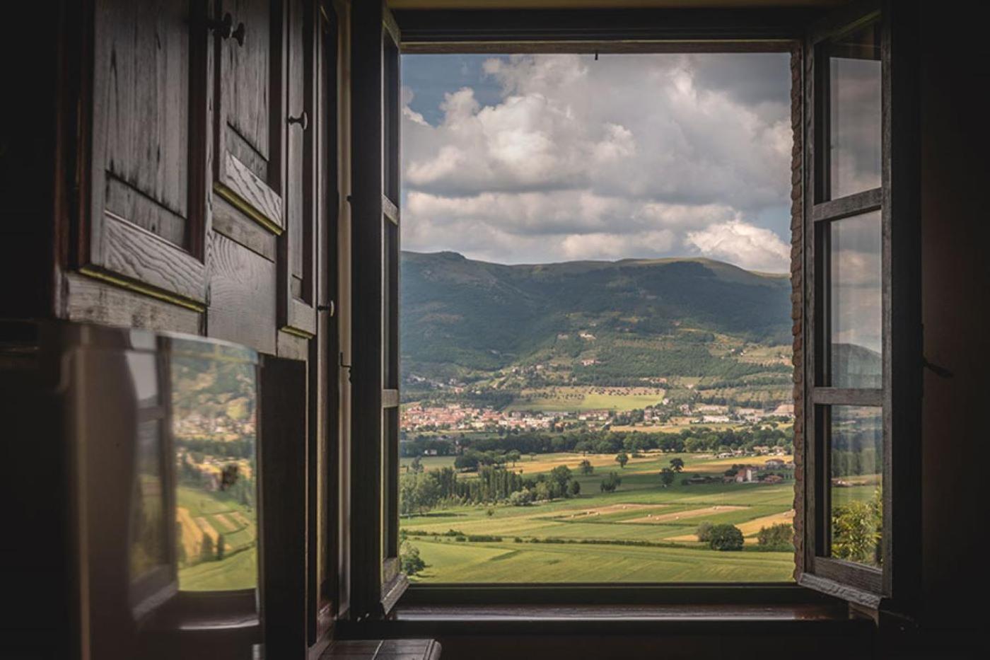 Fonte Chiara Villa Gubbio Luaran gambar