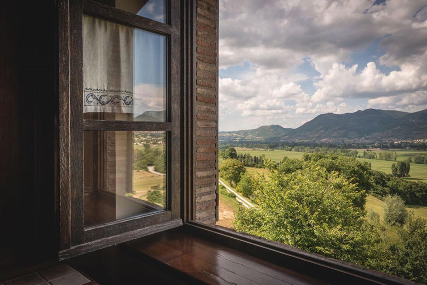 Fonte Chiara Villa Gubbio Luaran gambar