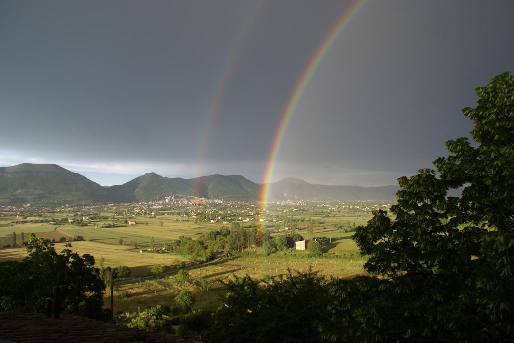 Fonte Chiara Villa Gubbio Luaran gambar